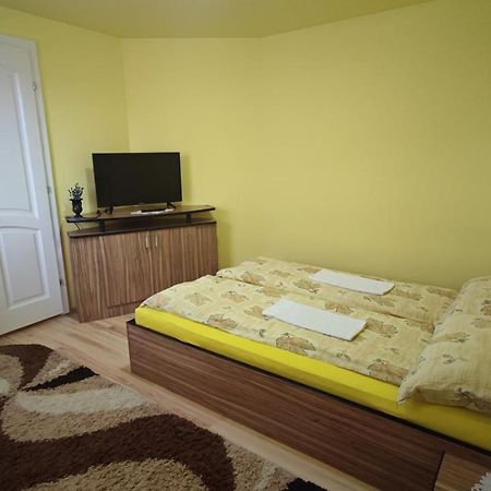 Hotel Gabriella Vendeghaz Lăzarea Exterior foto
