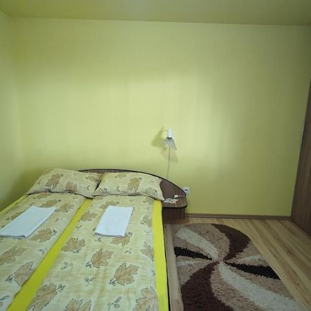 Hotel Gabriella Vendeghaz Lăzarea Exterior foto